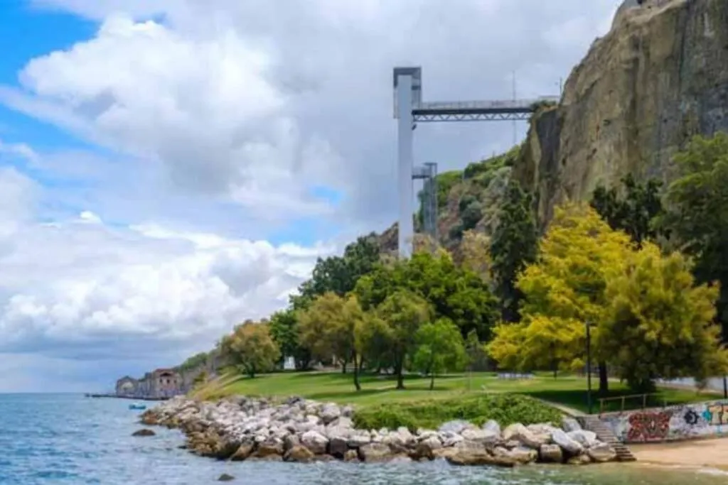 Lisbon South Bay Modern Apartment With River View Almada
