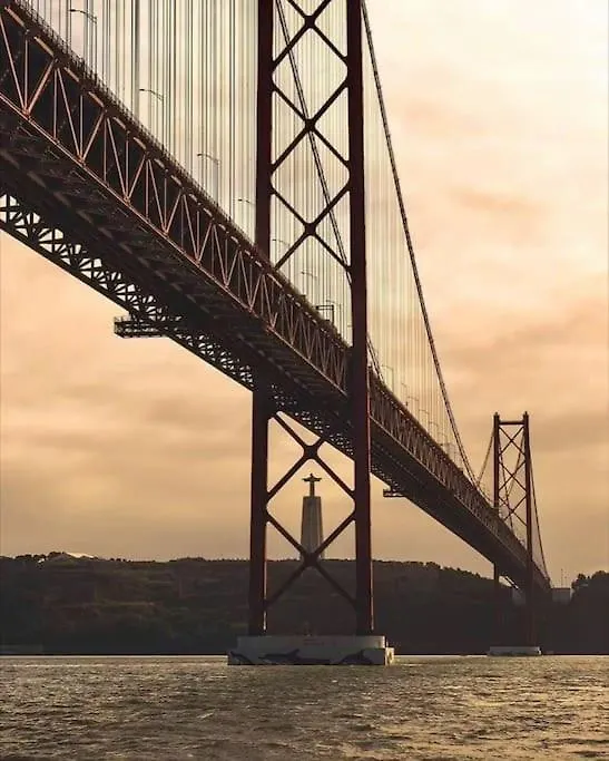 Lisbon South Bay Modern Apartment With River View Almada