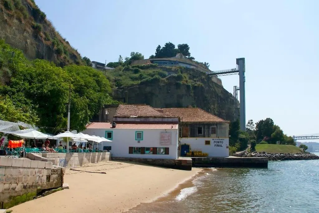 Lisbon South Bay Modern Apartment With River View Almada