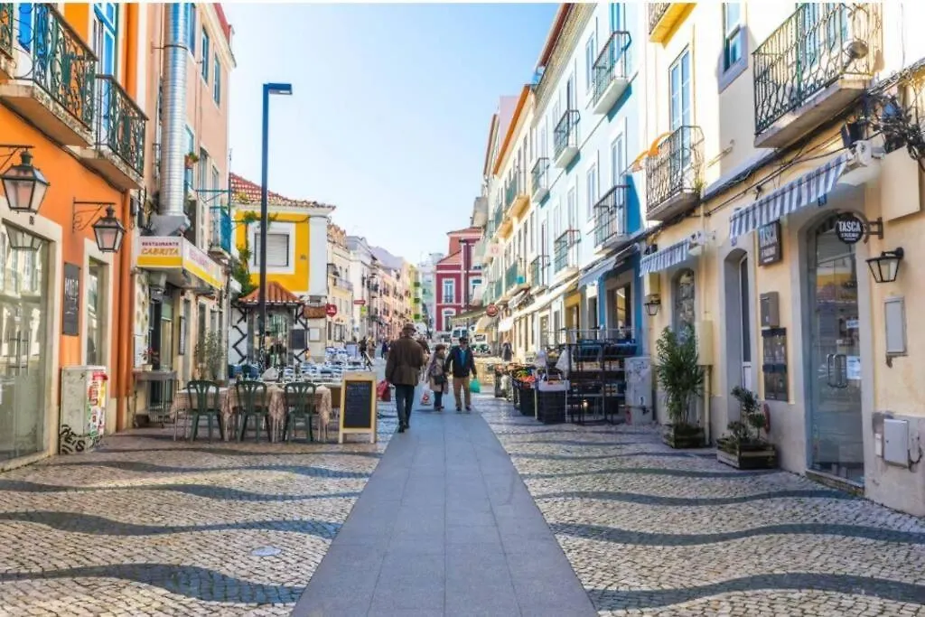 Lisbon South Bay Modern Apartment With River View Almada Portugal