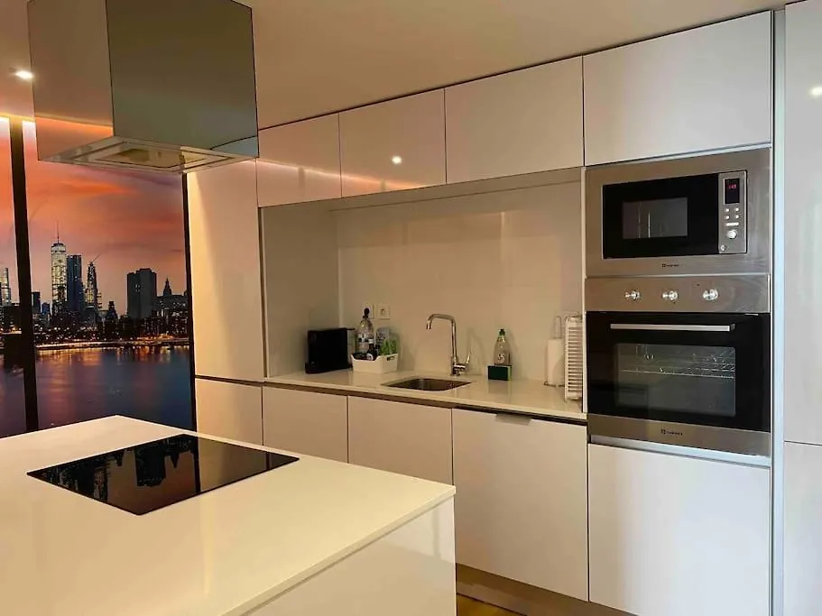 Lisbon South Bay Modern Apartment With River View Almada Portugal