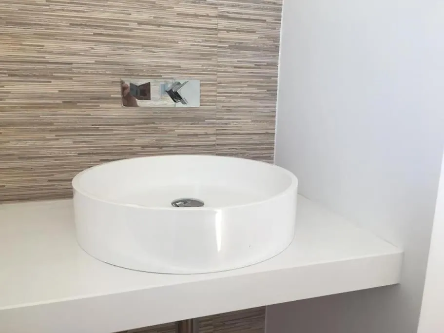 Lisbon South Bay Modern Apartment With River View Almada Portugal