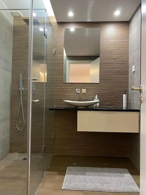 Lisbon South Bay Modern Apartment With River View Almada