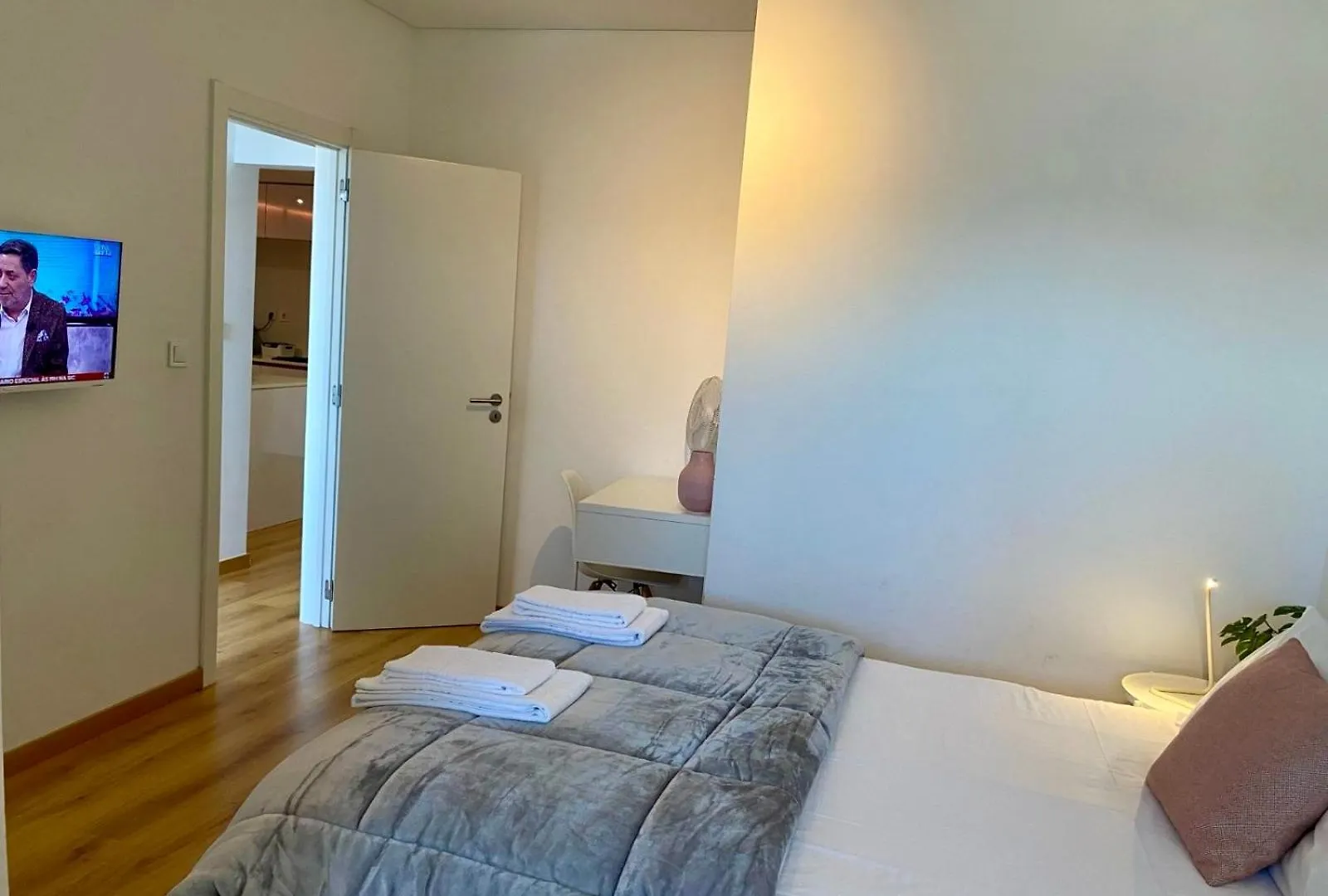 Lisbon South Bay Modern Apartment With River View Almada
