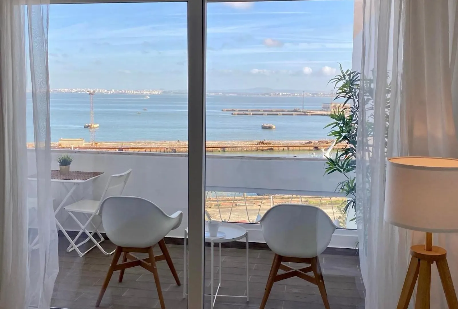 Lisbon South Bay Modern Apartment With River View Almada 0*,