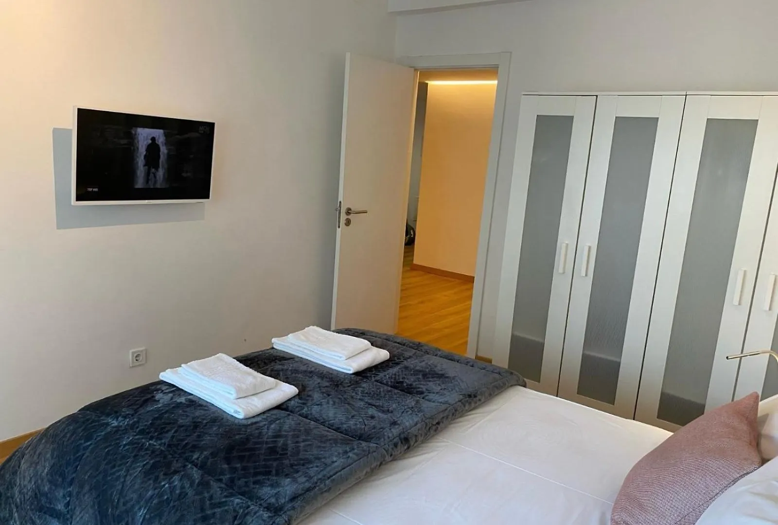 Lisbon South Bay Modern Apartment With River View Almada