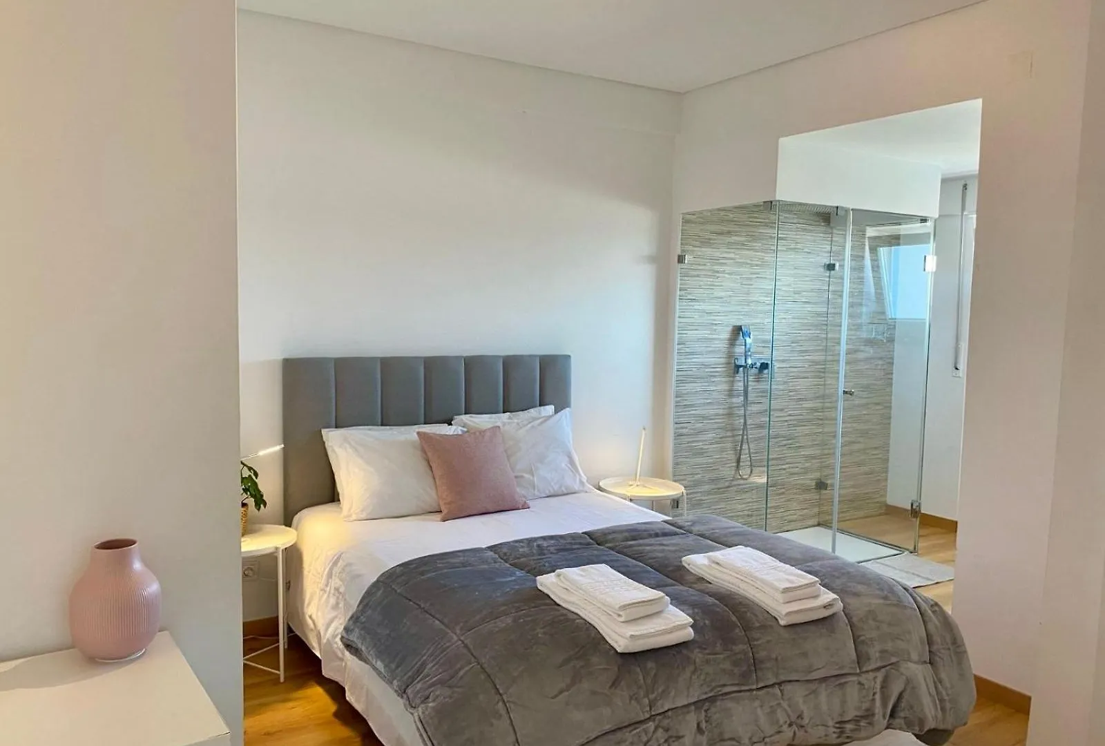Lisbon South Bay Modern Apartment With River View Almada